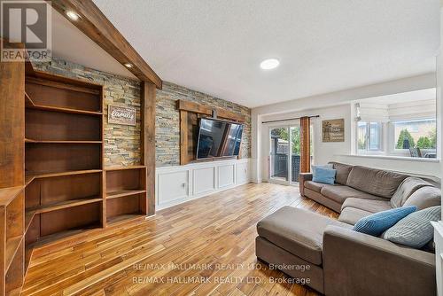 51 Rosebury Lane, Vaughan, ON - Indoor Photo Showing Living Room