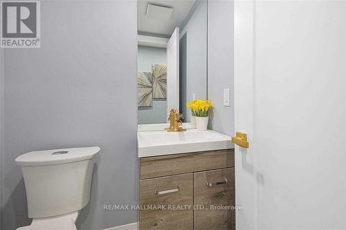 11 Michael Drive, Richmond Hill, ON - Indoor Photo Showing Bathroom