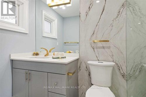 11 Michael Drive, Richmond Hill, ON - Indoor Photo Showing Bathroom