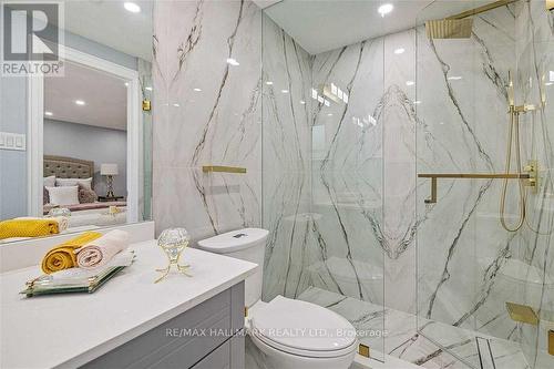 11 Michael Drive, Richmond Hill, ON - Indoor Photo Showing Bathroom