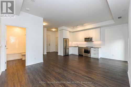 512 - 571 Prince Edward Drive N, Toronto, ON - Indoor Photo Showing Kitchen