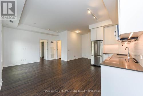 512 - 571 Prince Edward Drive N, Toronto, ON - Indoor Photo Showing Kitchen