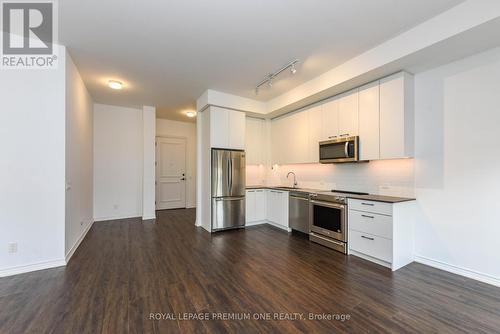 512 - 571 Prince Edward Drive N, Toronto, ON - Indoor Photo Showing Kitchen