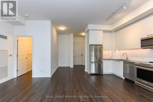 512 - 571 Prince Edward Drive N, Toronto, ON - Indoor Photo Showing Kitchen