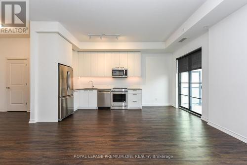 512 - 571 Prince Edward Drive N, Toronto, ON - Indoor Photo Showing Kitchen