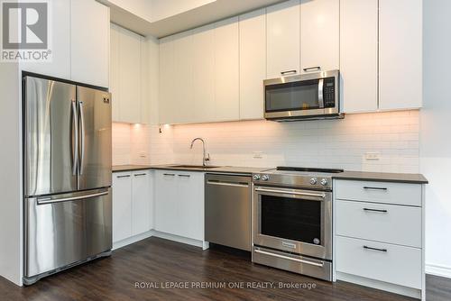 512 - 571 Prince Edward Drive N, Toronto, ON - Indoor Photo Showing Kitchen With Upgraded Kitchen