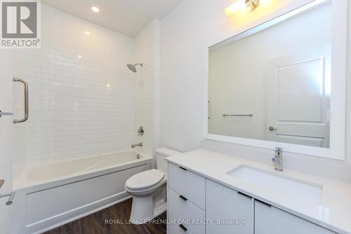 512 - 571 Prince Edward Drive N, Toronto, ON - Indoor Photo Showing Bathroom