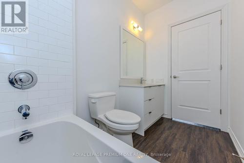 512 - 571 Prince Edward Drive N, Toronto, ON - Indoor Photo Showing Bathroom