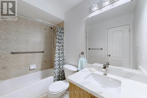 8 Lantern Court, Toronto, ON - Indoor Photo Showing Bathroom