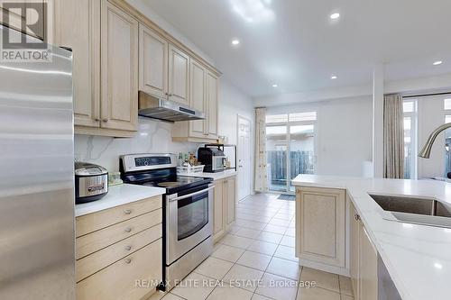 8 Lantern Court, Toronto, ON - Indoor Photo Showing Kitchen