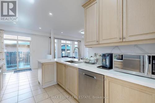 8 Lantern Court, Toronto, ON - Indoor Photo Showing Kitchen