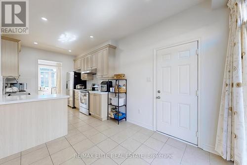 8 Lantern Court, Toronto, ON - Indoor Photo Showing Kitchen