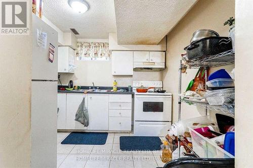 128 Mills Street N, Brampton, ON - Indoor Photo Showing Kitchen