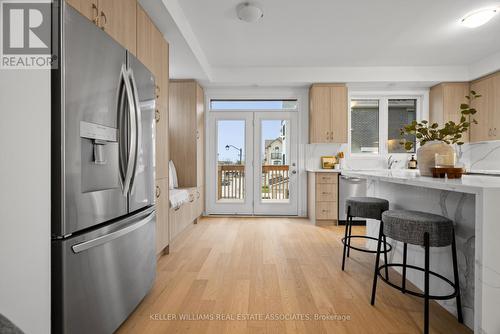 4060 Kadic Terrace, Mississauga, ON - Indoor Photo Showing Kitchen