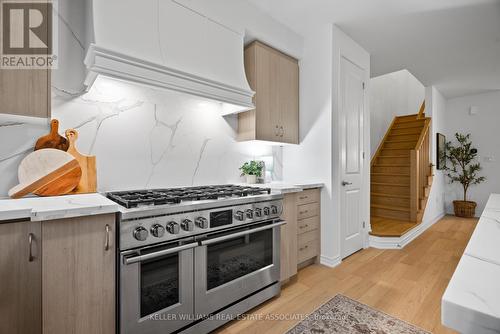 4060 Kadic Terrace, Mississauga, ON - Indoor Photo Showing Kitchen