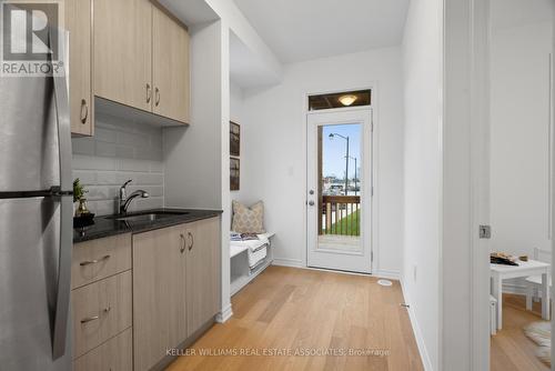 4060 Kadic Terrace, Mississauga, ON - Indoor Photo Showing Kitchen