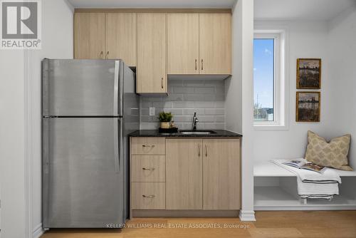 4060 Kadic Terrace, Mississauga, ON - Indoor Photo Showing Kitchen