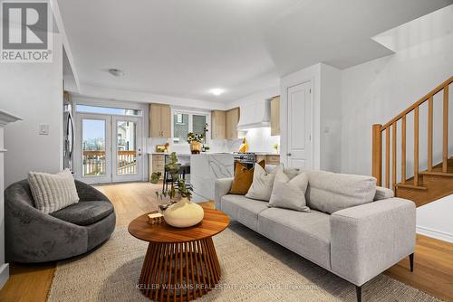 4060 Kadic Terrace, Mississauga, ON - Indoor Photo Showing Living Room