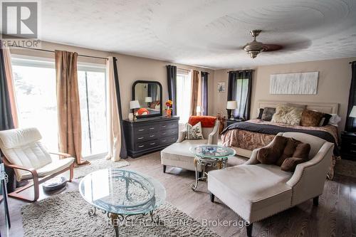 403 Apache Street, Huron-Kinloss, ON - Indoor Photo Showing Living Room