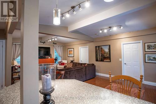 403 Apache Street, Huron-Kinloss, ON - Indoor Photo Showing Dining Room