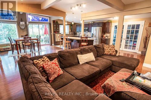 403 Apache Street, Huron-Kinloss, ON - Indoor Photo Showing Living Room