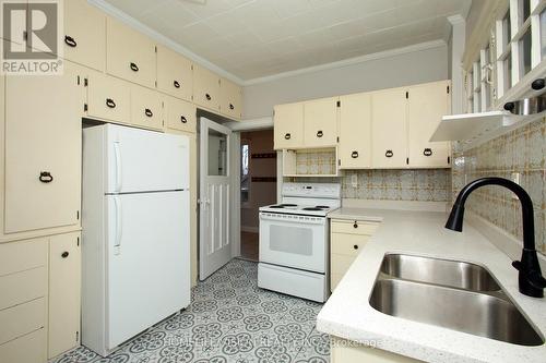 106 Oshawa Boulevard N, Oshawa, ON - Indoor Photo Showing Kitchen With Double Sink