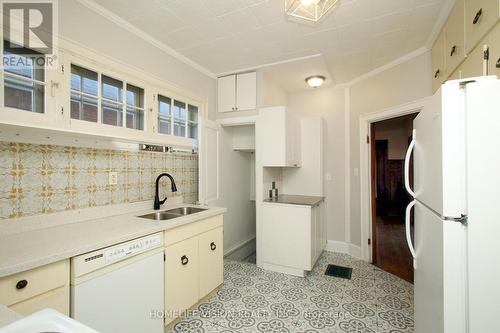 106 Oshawa Boulevard N, Oshawa, ON - Indoor Photo Showing Kitchen With Double Sink