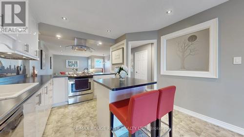 87 St Thomas Street, Whitby, ON - Indoor Photo Showing Kitchen With Upgraded Kitchen