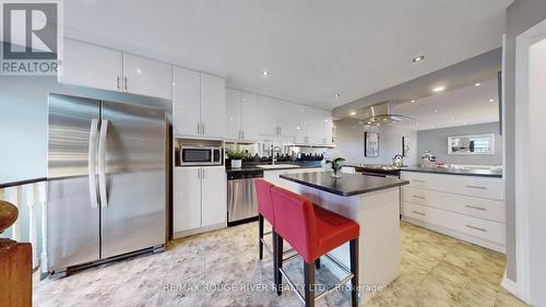 87 St Thomas Street, Whitby, ON - Indoor Photo Showing Kitchen With Upgraded Kitchen