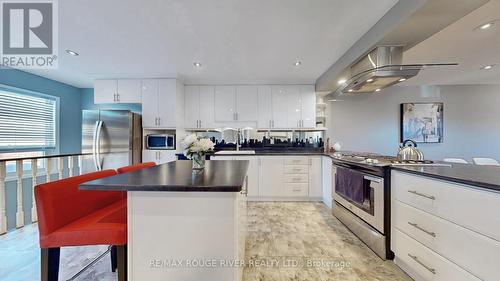 87 St Thomas Street, Whitby, ON - Indoor Photo Showing Kitchen With Upgraded Kitchen