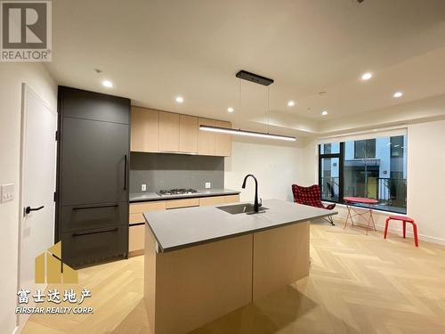 1X 6788 Oak Street, Vancouver, BC - Indoor Photo Showing Kitchen