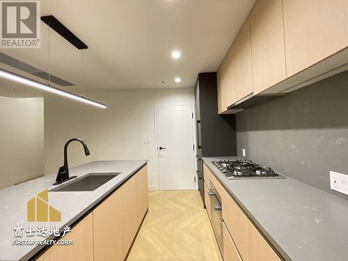 1X 6788 Oak Street, Vancouver, BC - Indoor Photo Showing Kitchen