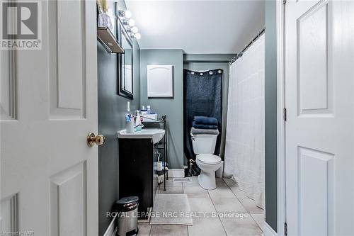 7 Josephine Street, St. Catharines (458 - Western Hill), ON - Indoor Photo Showing Bathroom