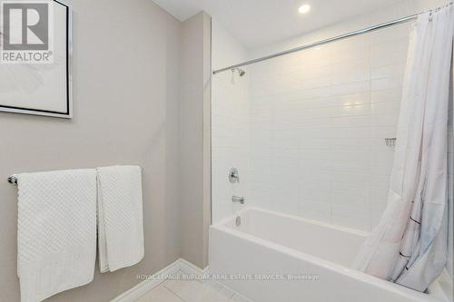 314 - 40 Esplanade Lane, Grimsby, ON - Indoor Photo Showing Bathroom