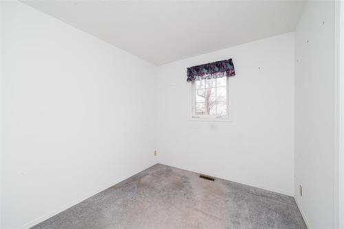 517 Victoria Avenue E, Winnipeg, MB - Indoor Photo Showing Other Room