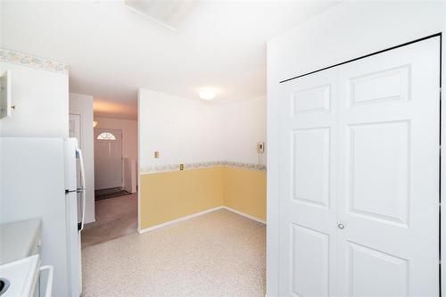 517 Victoria Avenue E, Winnipeg, MB - Indoor Photo Showing Other Room