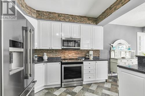 133 Vipond Road, Whitby, ON - Indoor Photo Showing Kitchen With Upgraded Kitchen