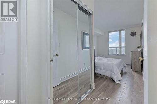 Bedroom with light hardwood / wood-style floors - 135 Hillcrest Avenue Unit# 1013, Mississauga, ON - Indoor Photo Showing Bedroom