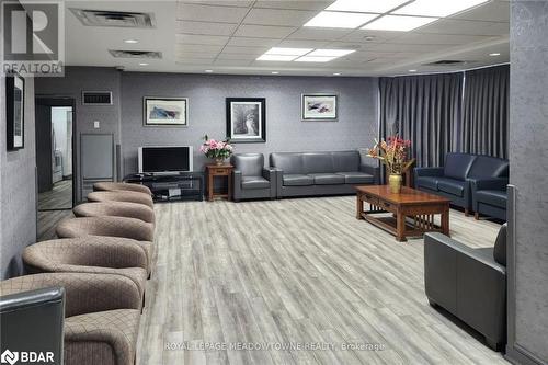 Living room featuring light hardwood / wood-style flooring and a drop ceiling - 135 Hillcrest Avenue Unit# 1013, Mississauga, ON - Indoor Photo Showing Other Room