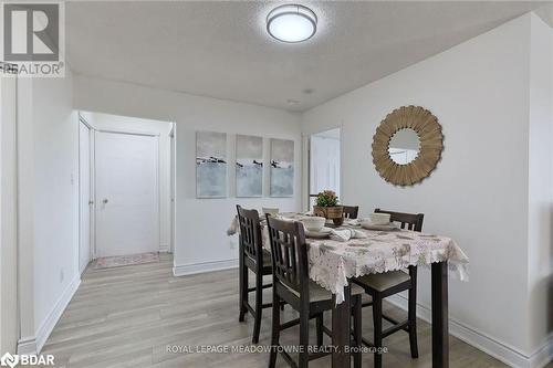 Dining area with light hardwood / wood-style flooring and a textured ceiling - 135 Hillcrest Avenue Unit# 1013, Mississauga, ON - Indoor Photo Showing Dining Room