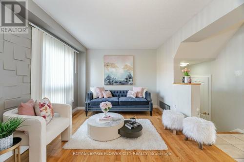 587 Langlaw Drive, Cambridge, ON - Indoor Photo Showing Living Room