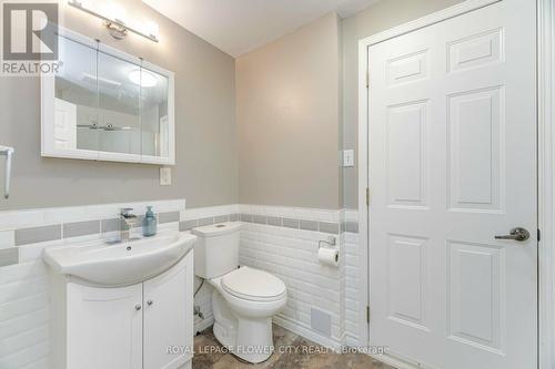 587 Langlaw Drive, Cambridge, ON - Indoor Photo Showing Bathroom