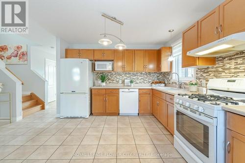 587 Langlaw Drive, Cambridge, ON - Indoor Photo Showing Kitchen