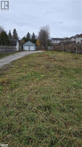 View of yard with an outbuilding and a garage - 481 Laclie Street, Orillia, ON 