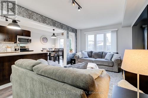 69 English Lane, Brantford, ON - Indoor Photo Showing Living Room