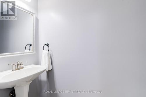 69 English Lane, Brantford, ON - Indoor Photo Showing Bathroom