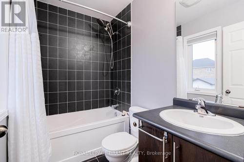 69 English Lane, Brantford, ON - Indoor Photo Showing Bathroom