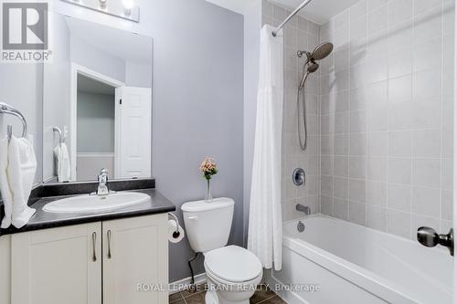 69 English Lane, Brantford, ON - Indoor Photo Showing Bathroom