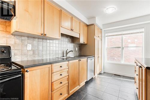 2925 Garnethill Way, Oakville, ON - Indoor Photo Showing Kitchen With Double Sink