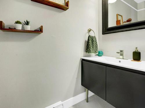 Powder room - 42 Av. Carmen, Saint-Sauveur, QC - Indoor